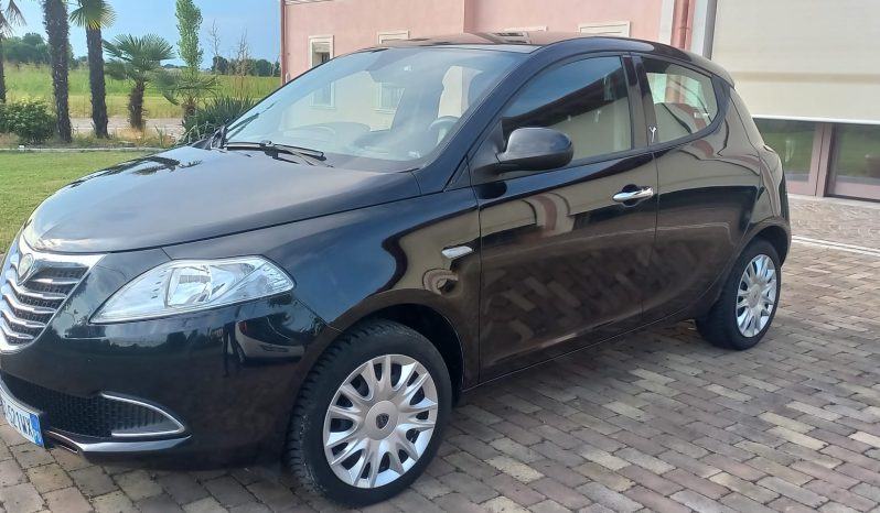 Lancia Ypsilon 1.2 69 CV 5 porte Gold pieno