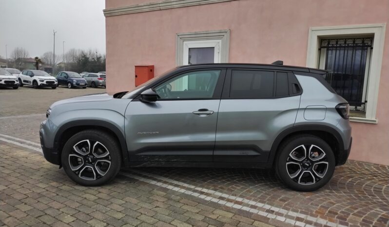 Jeep Avenger Summit pieno