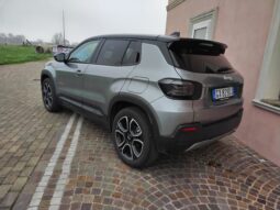 Jeep Avenger Summit pieno