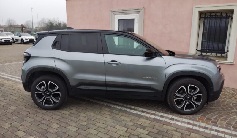 Jeep Avenger Summit pieno