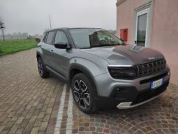 Jeep Avenger Summit pieno
