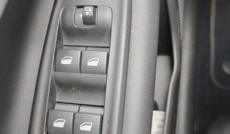 Jeep Avenger Summit pieno