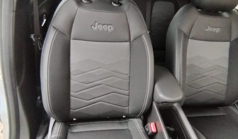 Jeep Avenger Summit pieno
